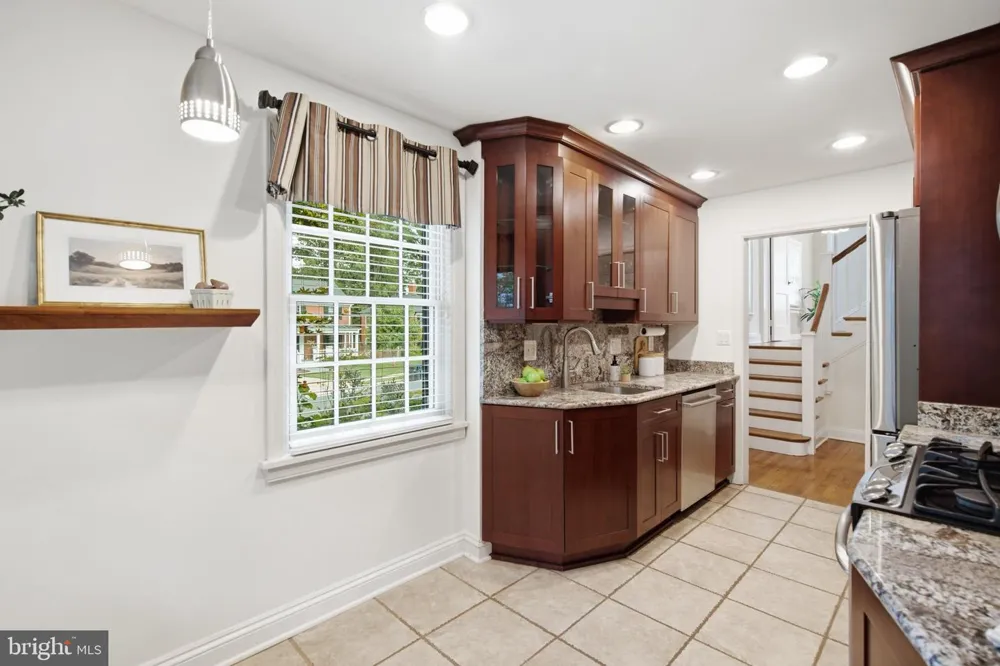 2312 VALLEY DRIVE Alexandria, VA 22302