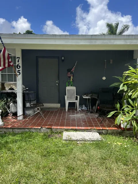 765 NW 12th St