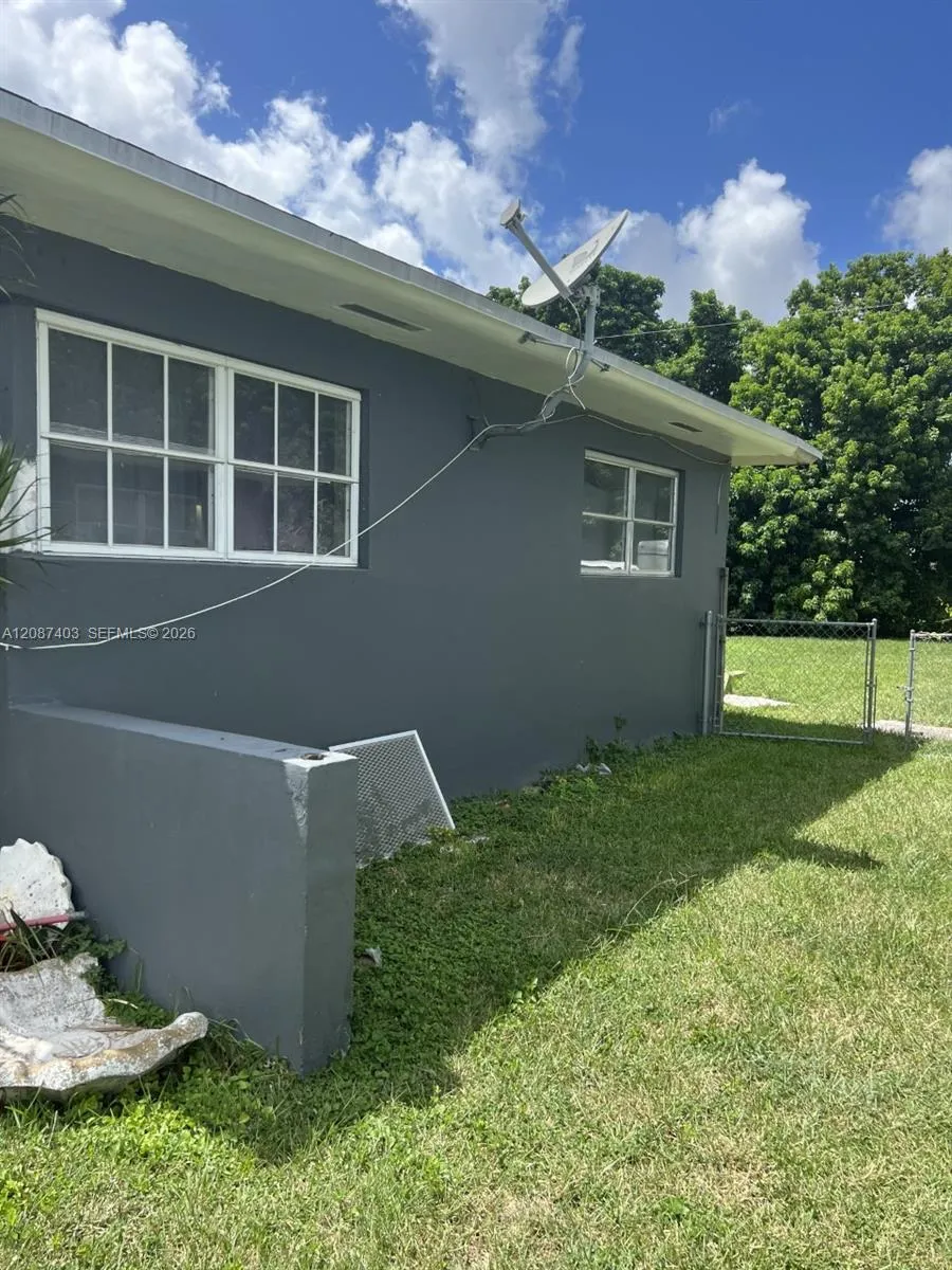 765 NW 12th St Homestead, FL 33030