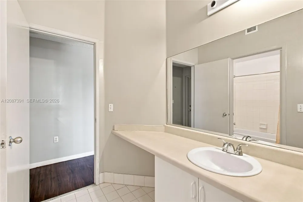 6976 SW 39th St #G304 Davie, FL 33314