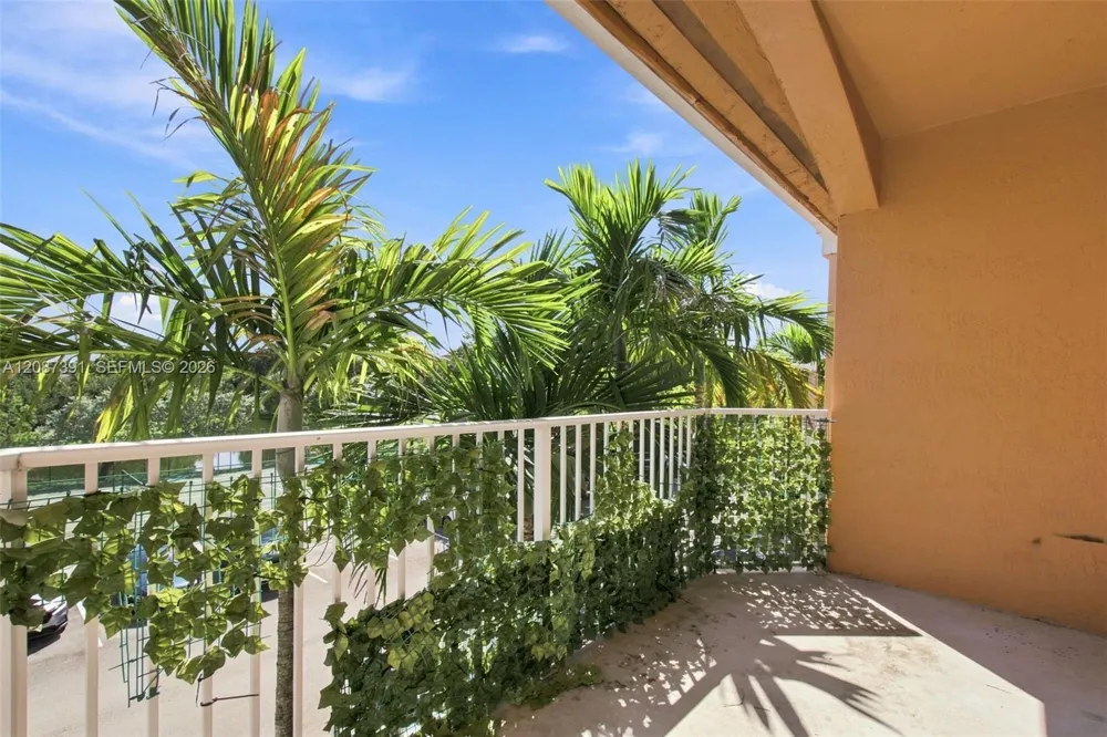 6976 SW 39th St #G304 Davie, FL 33314