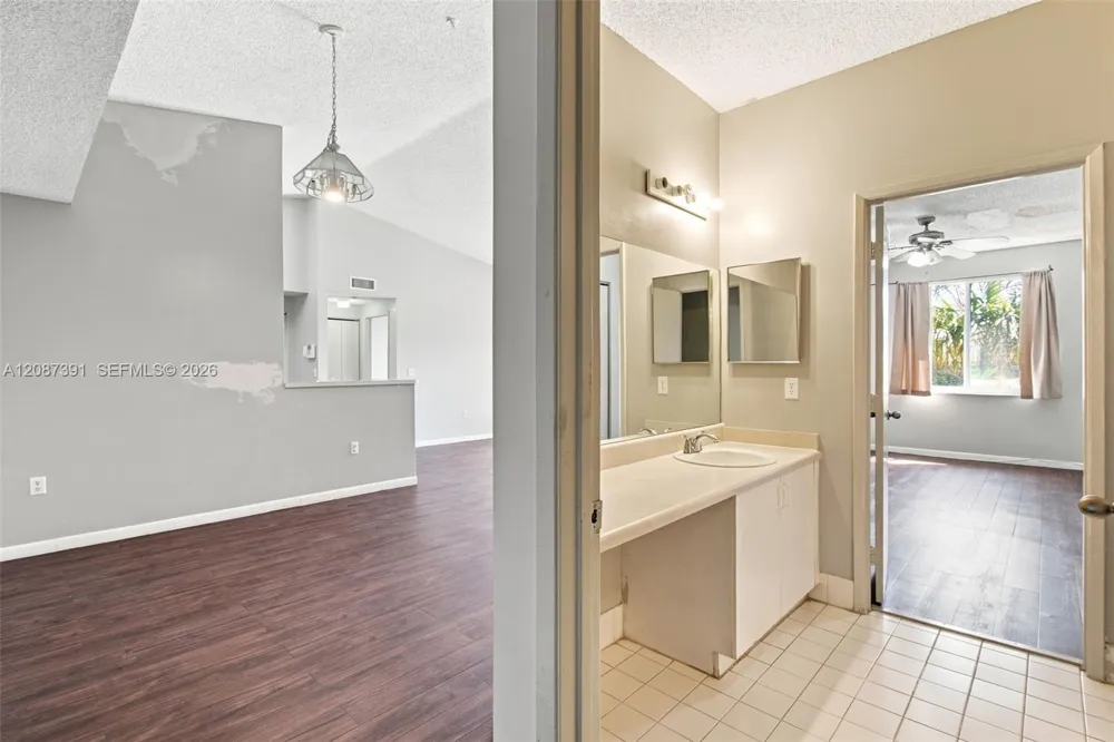 6976 SW 39th St #G304 Davie, FL 33314