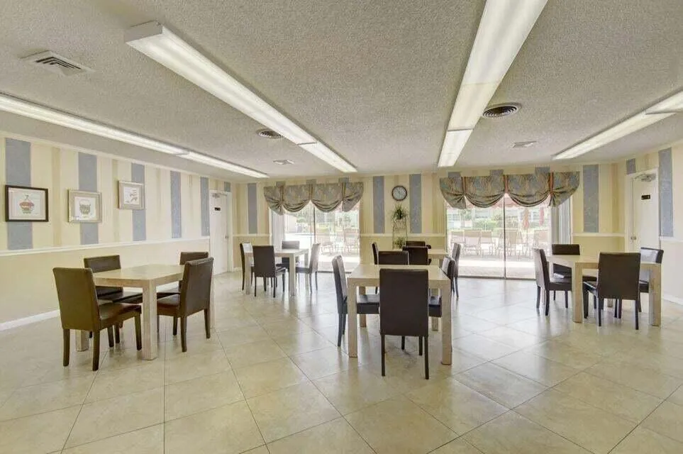 15 Willowbrook Lane #108 Delray Beach, FL 33446