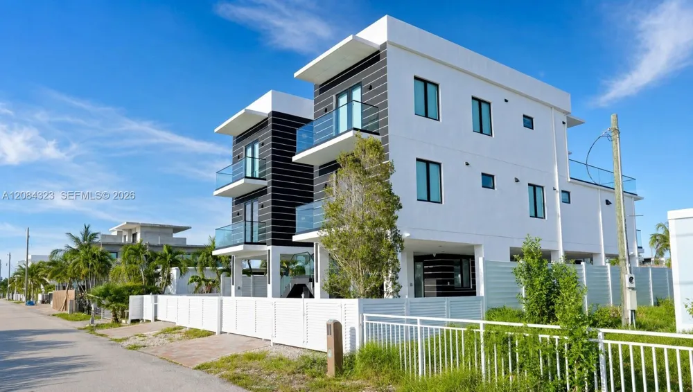 141 Grassy Rd Key Largo, FL 33037