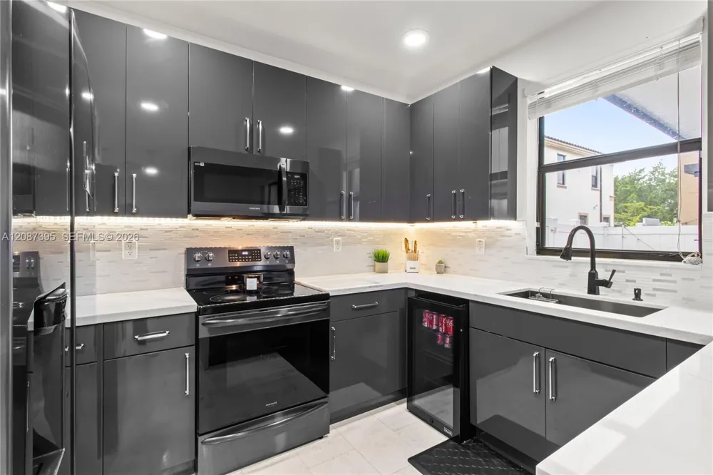 9358 W 33rd Way Hialeah, FL 33018