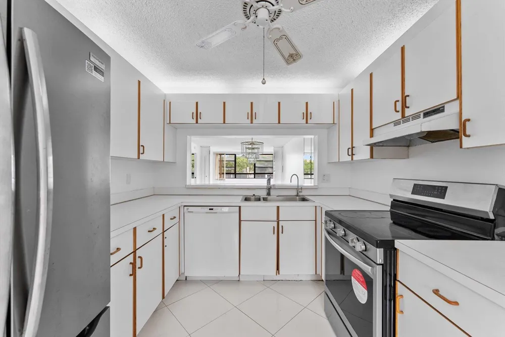 10634 W Clairmont Circle Tamarac, FL 33321