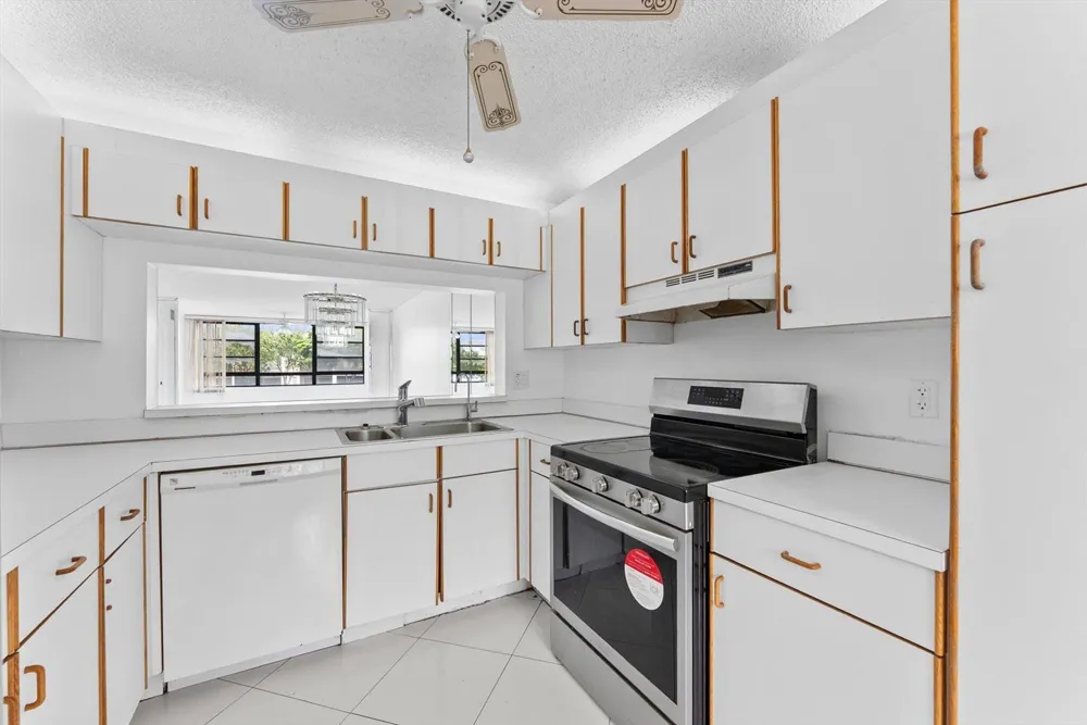 10634 W Clairmont Circle Tamarac, FL 33321