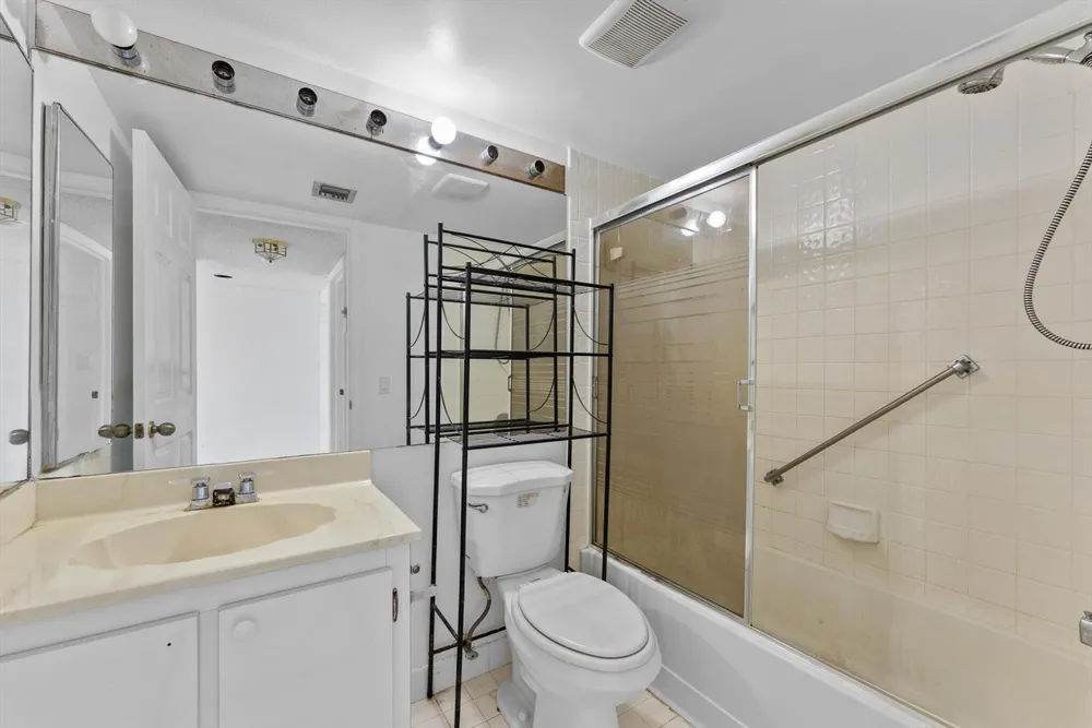 10634 W Clairmont Circle Tamarac, FL 33321