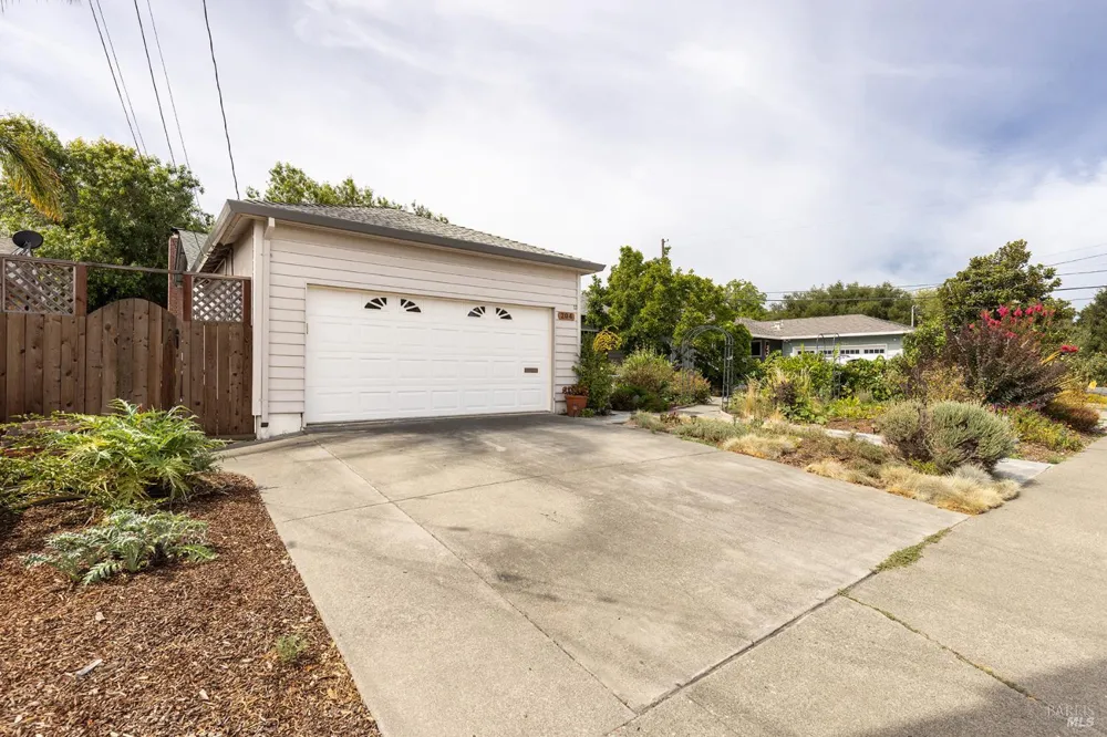 204 Sutter Street Petaluma, CA 94954