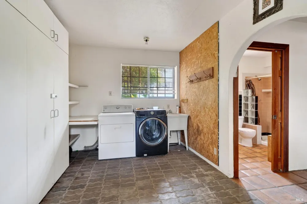 5455 First Gate Road Willits, CA 95490