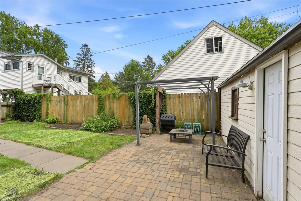1360 Hartford Avenue Saint Paul, MN 55116