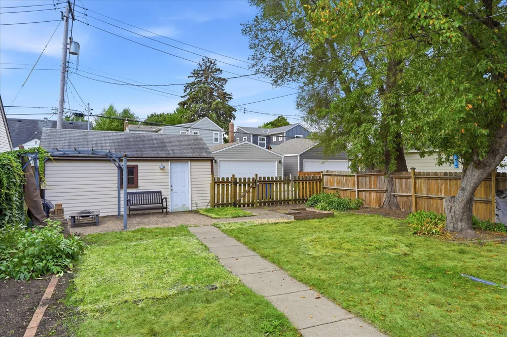 1360 Hartford Avenue Saint Paul, MN 55116