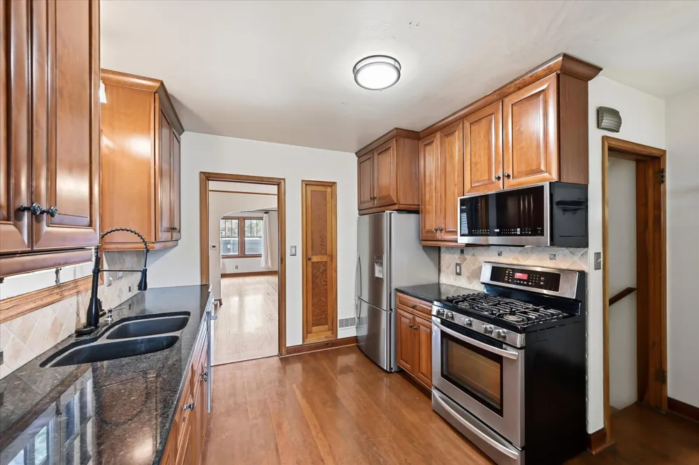 1360 Hartford Avenue Saint Paul, MN 55116