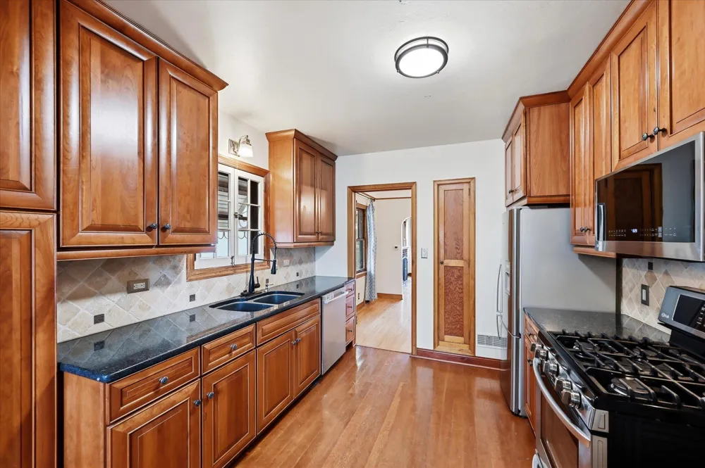 1360 Hartford Avenue Saint Paul, MN 55116