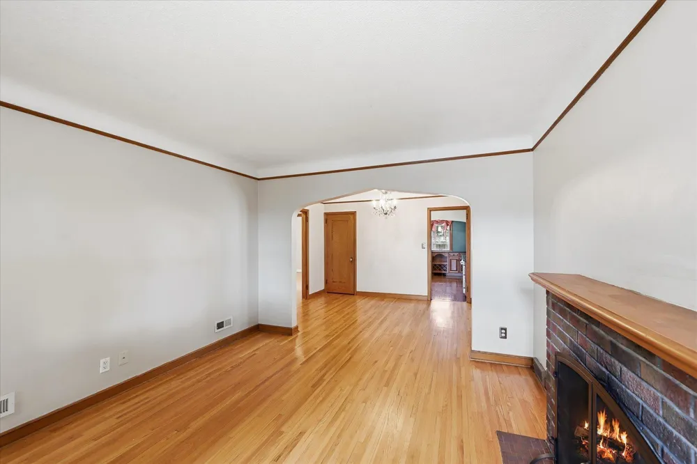 1360 Hartford Avenue Saint Paul, MN 55116