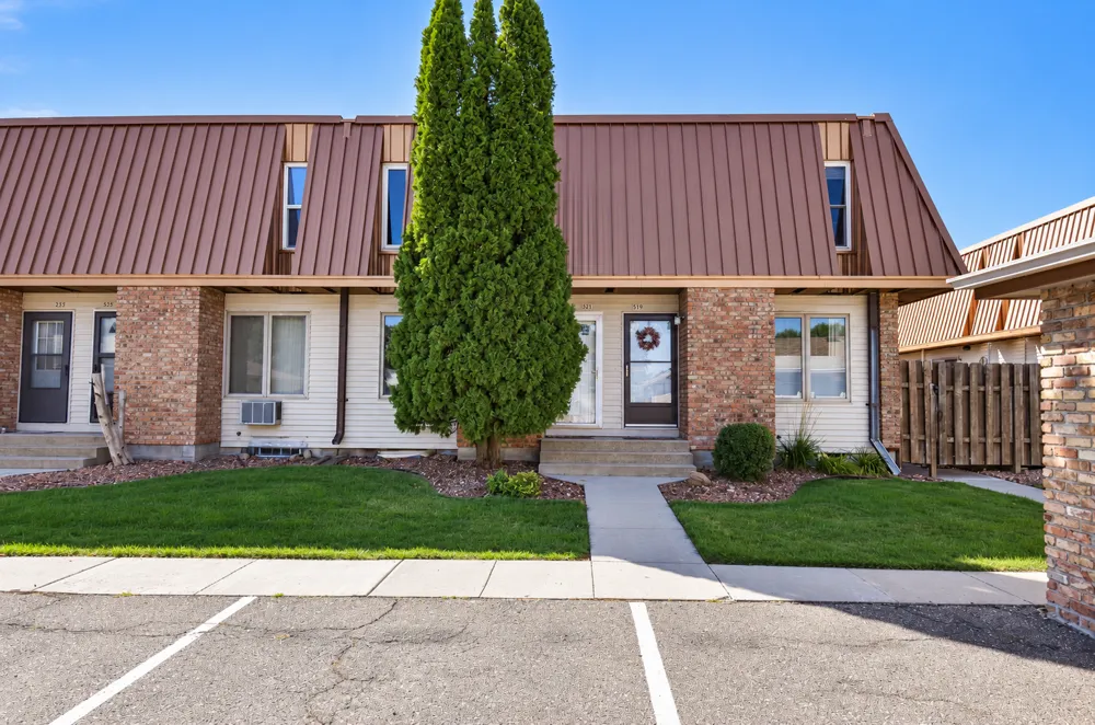 321 12 1/2 AVENUE E West Fargo, ND 58078