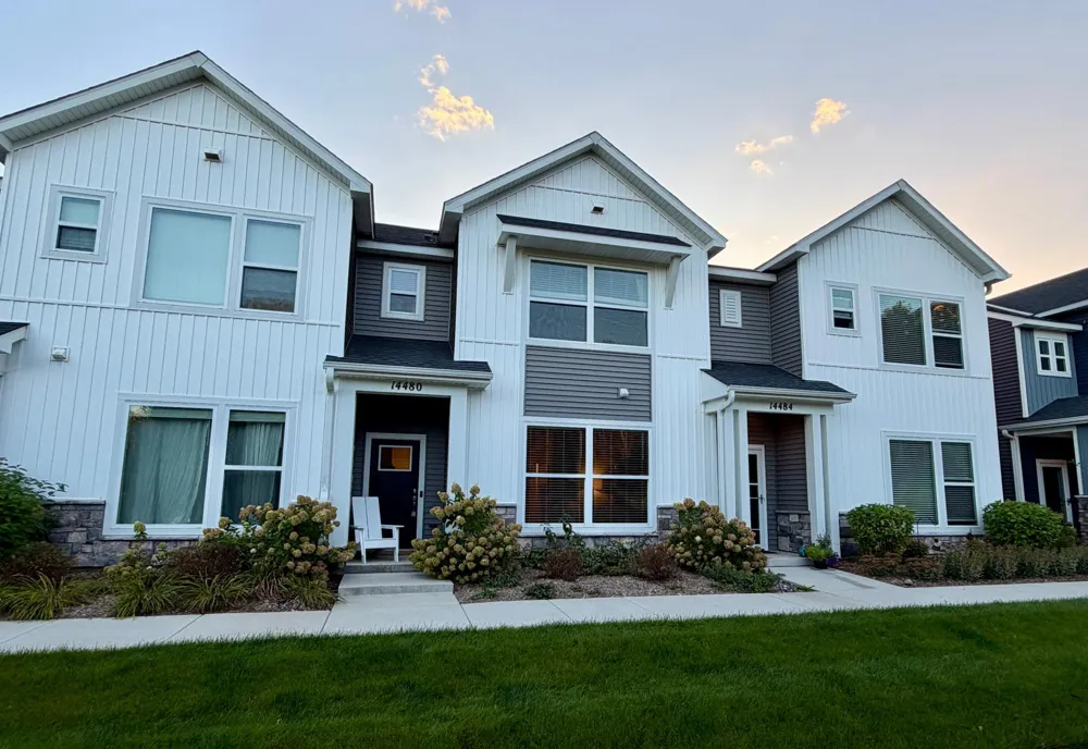 14480 Twin Lakes Circle Burnsville, MN 55306