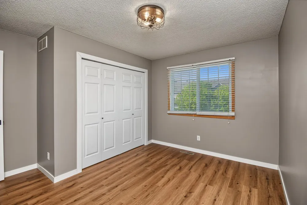 1944 Mockingbird Avenue Shakopee, MN 55379