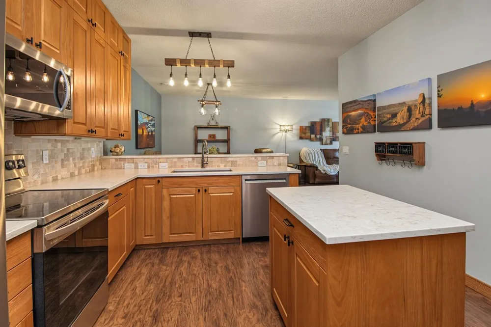 1944 Mockingbird Avenue Shakopee, MN 55379