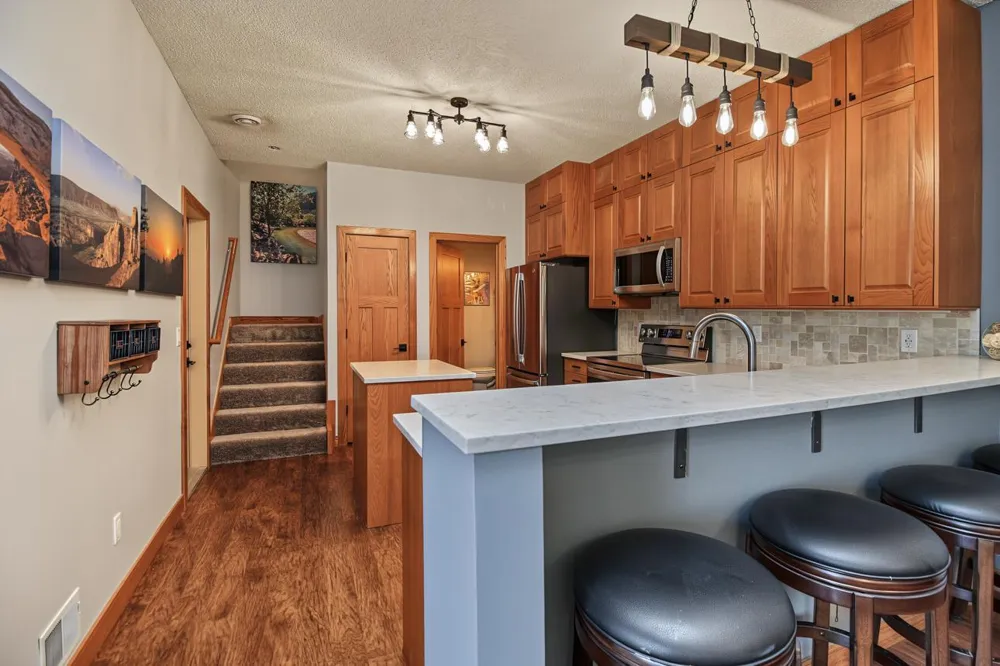 1944 Mockingbird Avenue Shakopee, MN 55379
