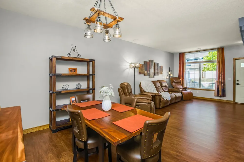 1944 Mockingbird Avenue Shakopee, MN 55379