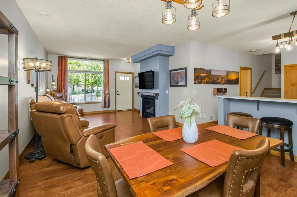 1944 Mockingbird Avenue Shakopee, MN 55379