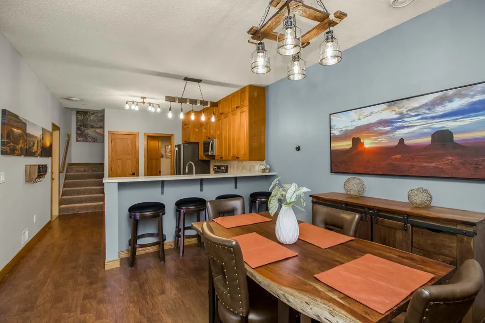 1944 Mockingbird Avenue Shakopee, MN 55379