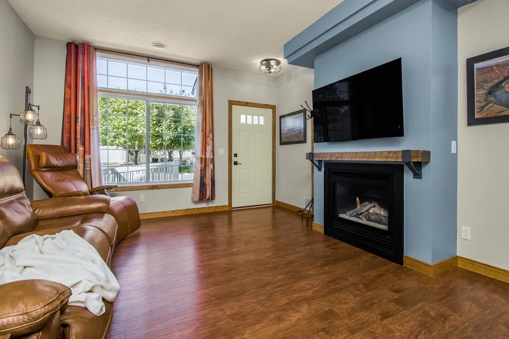 1944 Mockingbird Avenue Shakopee, MN 55379