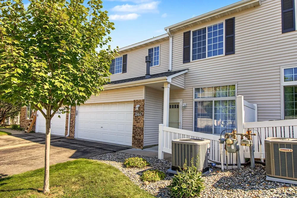 1944 Mockingbird Avenue Shakopee, MN 55379