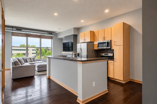 3640 Wooddale Avenue S #319 Saint Louis Park, MN 55416