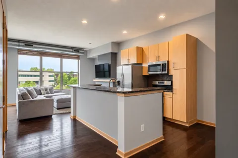 3640 Wooddale Avenue S #319