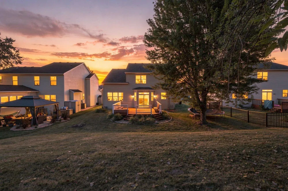 17993 89th Place Maple Grove, MN 55311