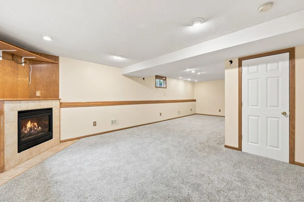 17993 89th Place Maple Grove, MN 55311