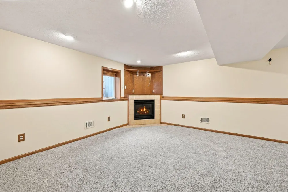 17993 89th Place Maple Grove, MN 55311