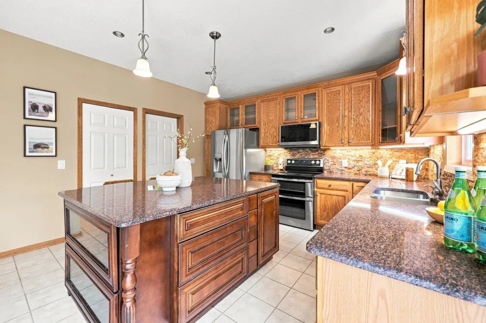17993 89th Place Maple Grove, MN 55311