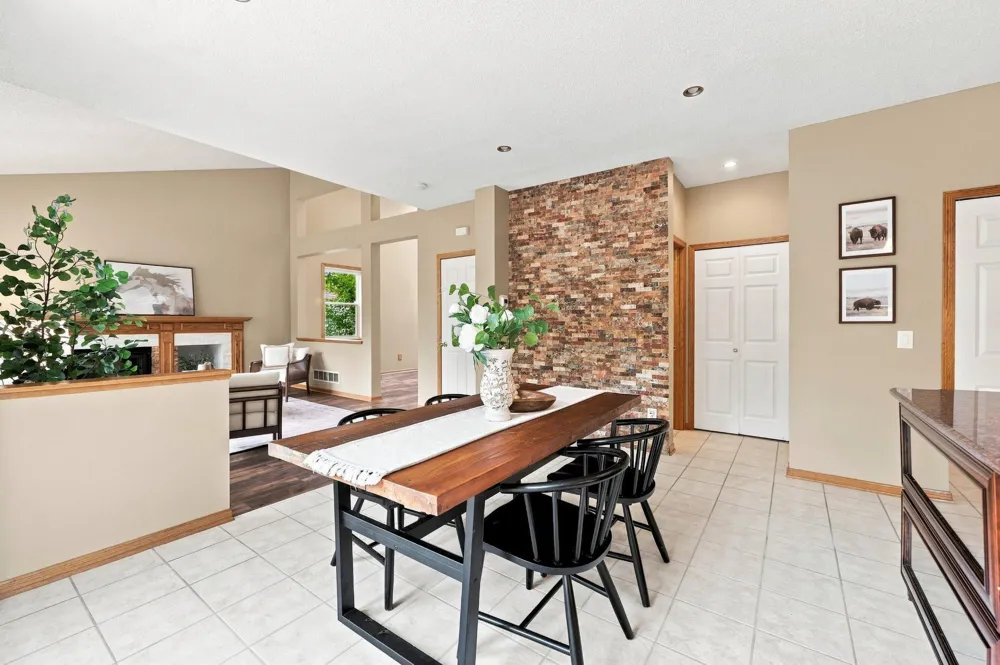 17993 89th Place Maple Grove, MN 55311