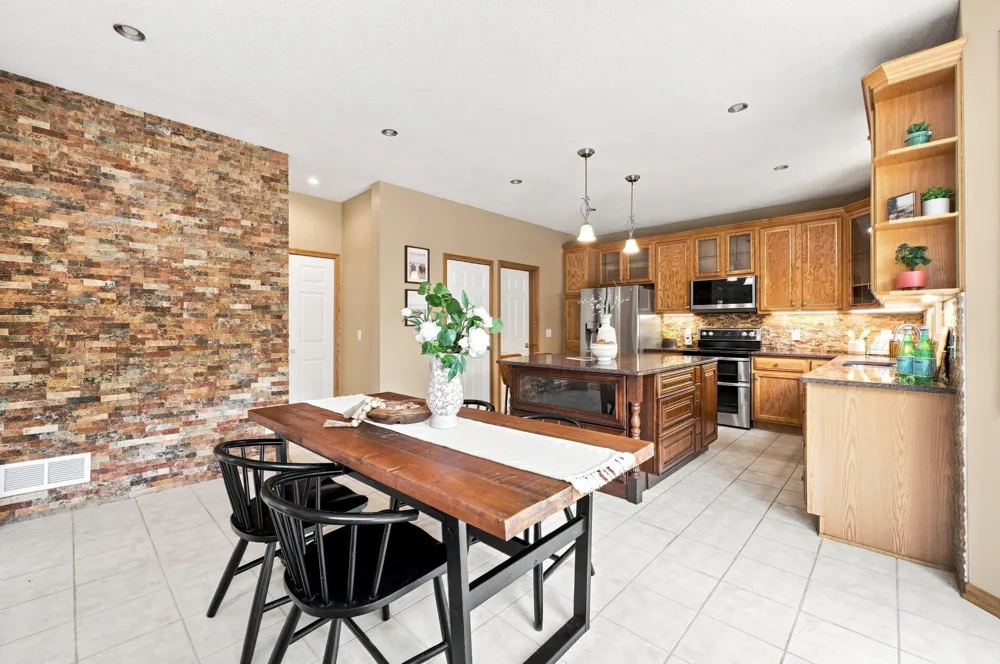 17993 89th Place Maple Grove, MN 55311