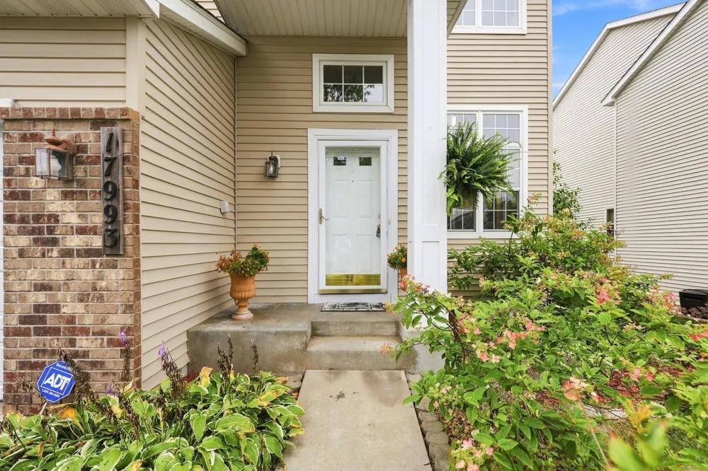 17993 89th Place Maple Grove, MN 55311