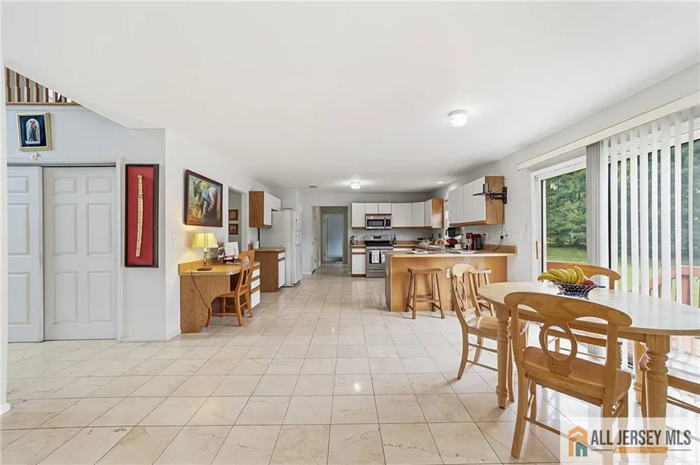 1 Launcelot Lane Monroe, NJ 08831