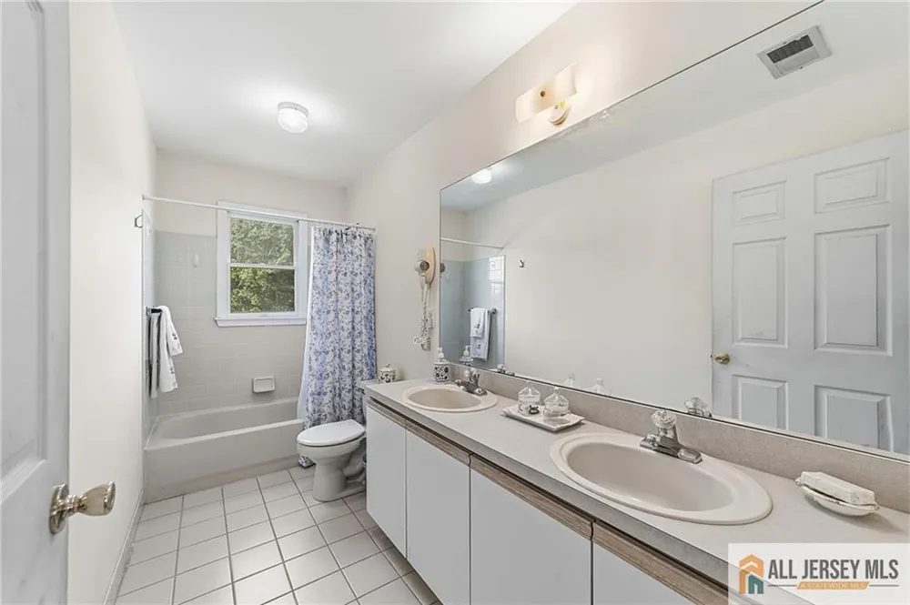 1 Launcelot Lane Monroe, NJ 08831