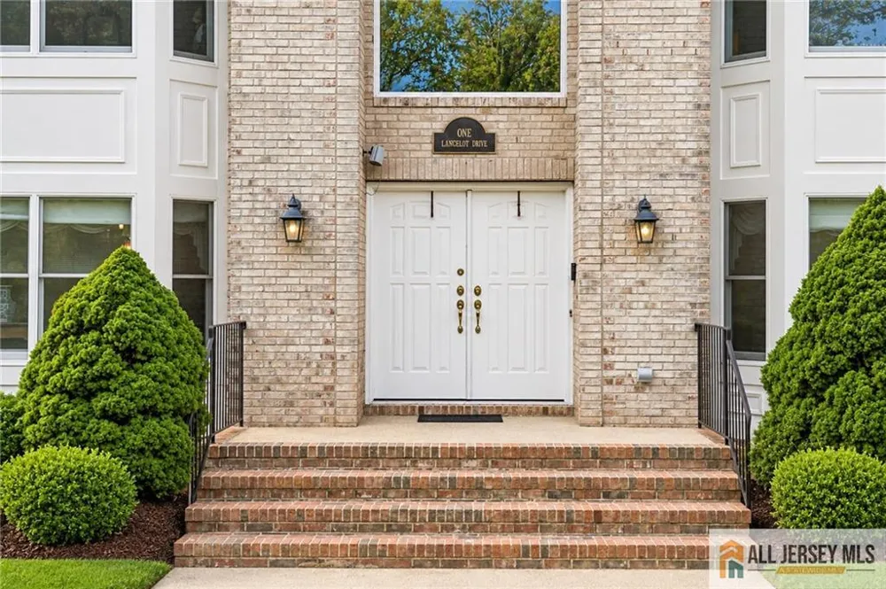 1 Launcelot Lane Monroe, NJ 08831