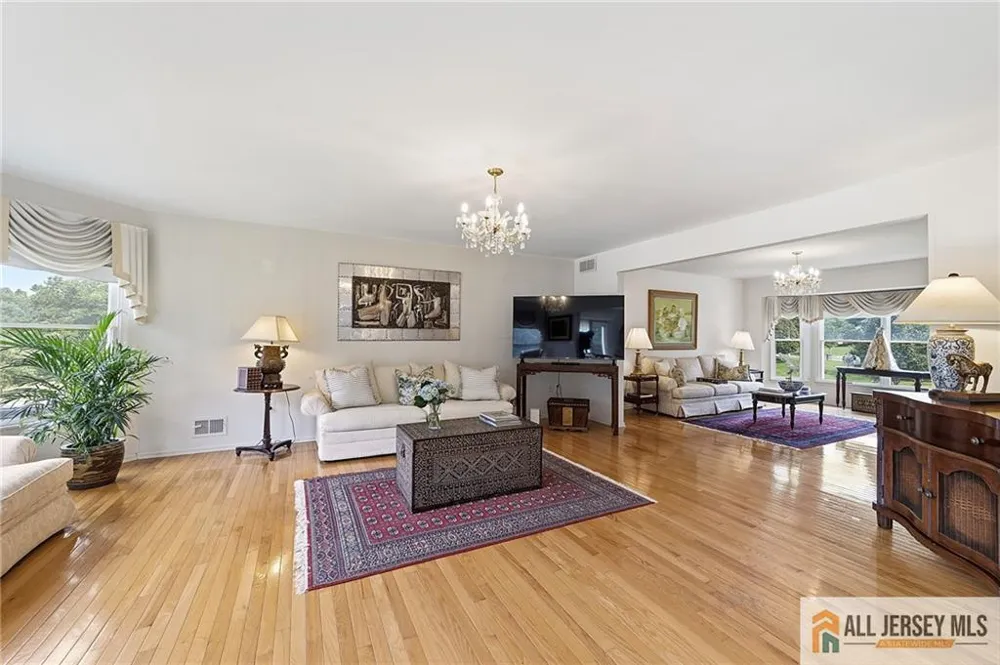 1 Launcelot Lane Monroe, NJ 08831