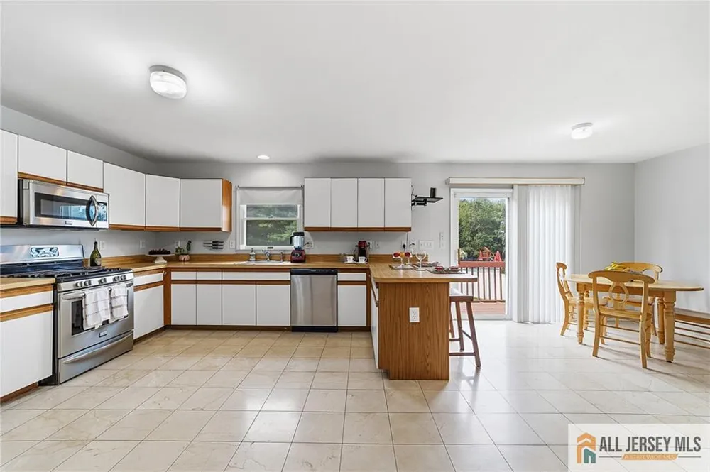 1 Launcelot Lane Monroe, NJ 08831