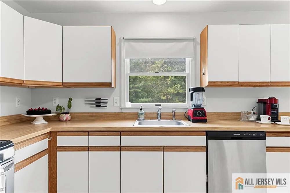 1 Launcelot Lane Monroe, NJ 08831