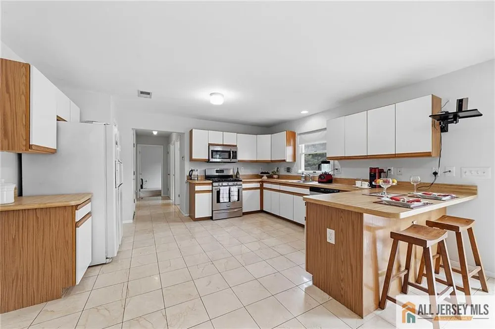1 Launcelot Lane Monroe, NJ 08831
