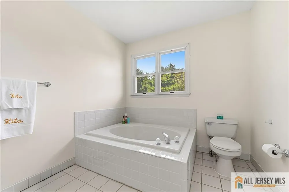 1 Launcelot Lane Monroe, NJ 08831