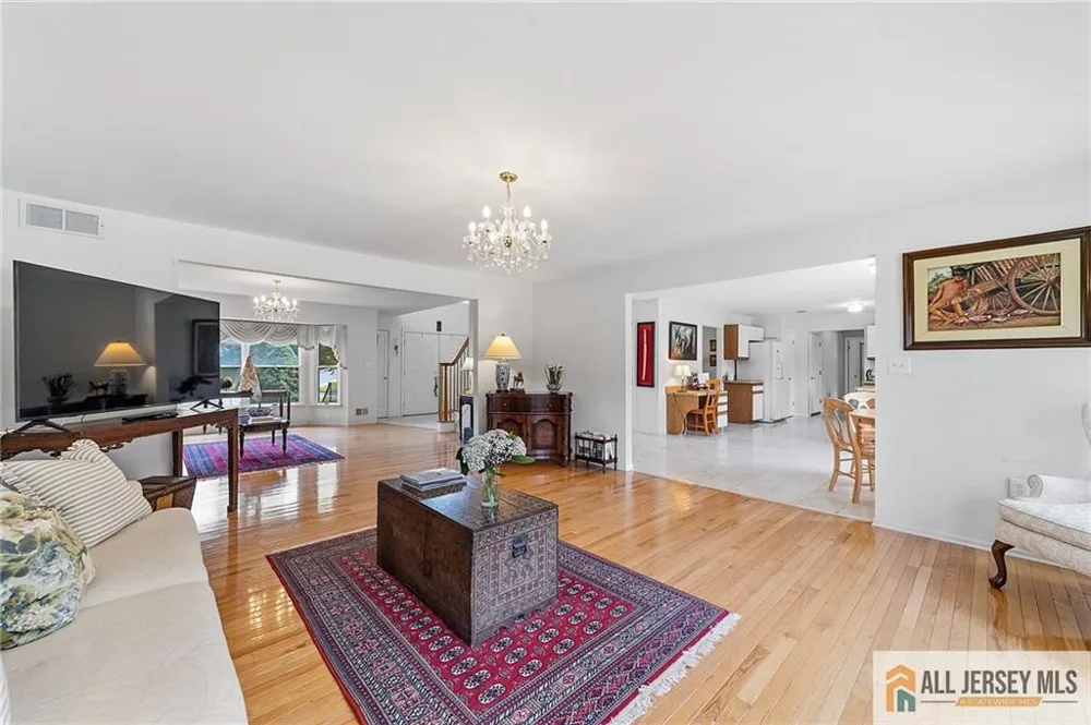 1 Launcelot Lane Monroe, NJ 08831