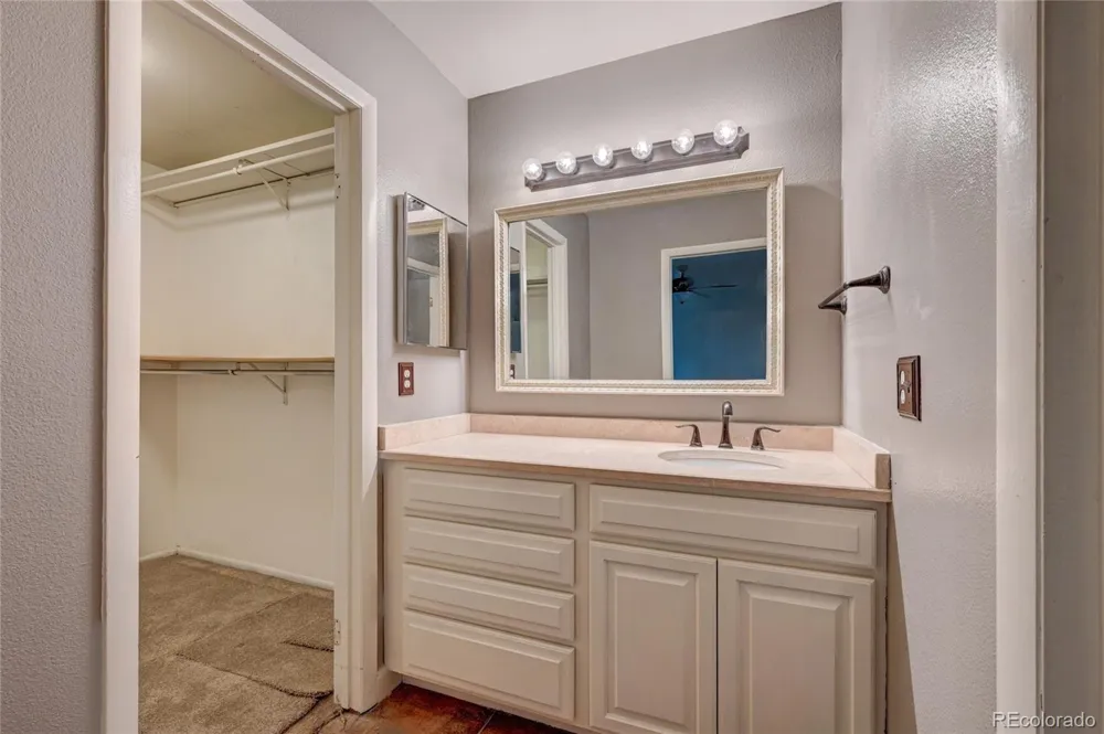 2836 S Wheeling Way Aurora, CO 80014