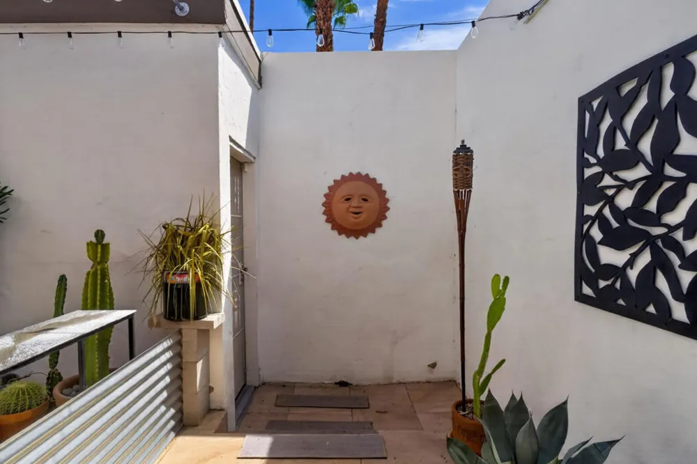 1742 E Camino Parocela Palm Springs, CA 92264