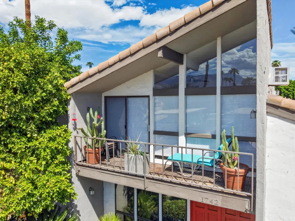 1742 E Camino Parocela Palm Springs, CA 92264